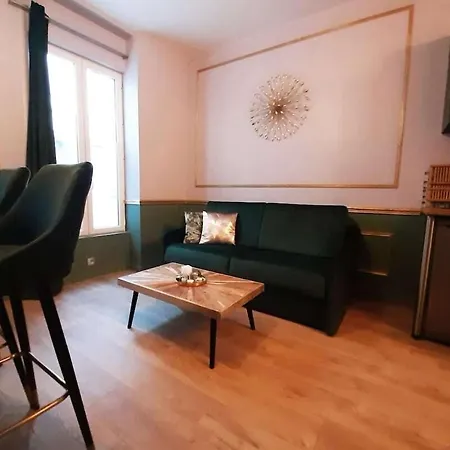 Apartment Guernica Montmartre Paris