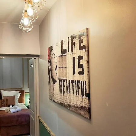 Guernica Montmartre Apartment